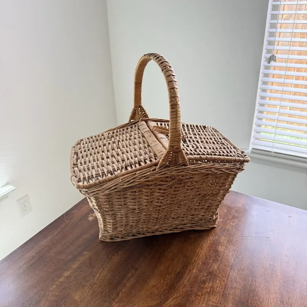 Vintage Wicker Picnic Basket Double Hinged Lid Single Handle Storage 16”